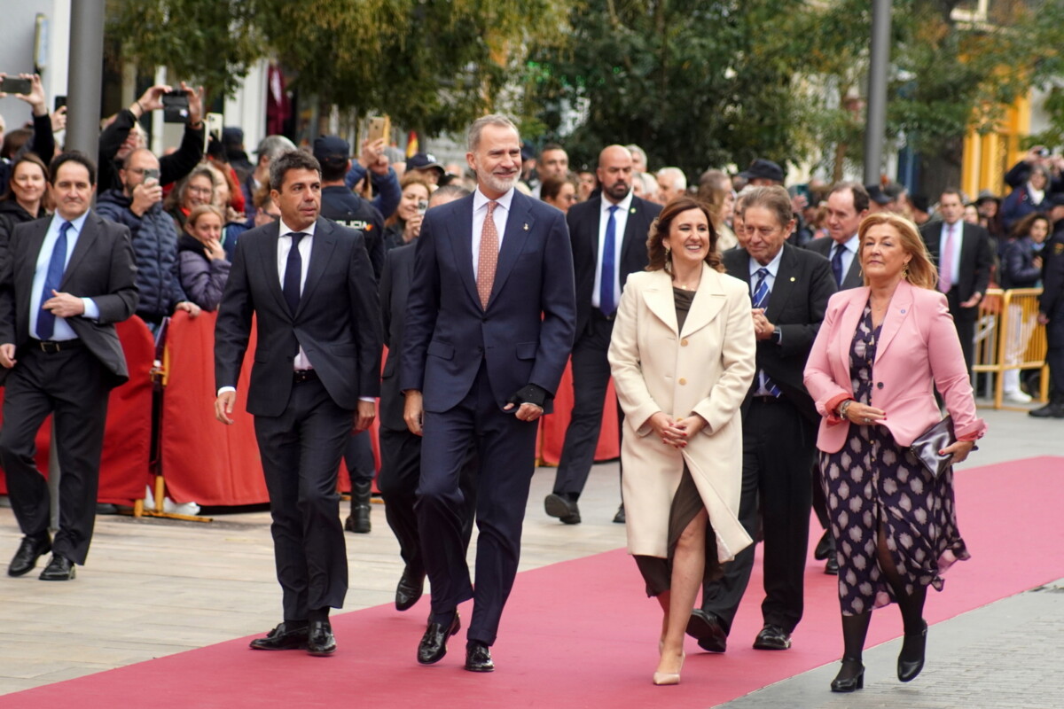 Fotos: Antonio Cerveró.- Llegada del rey Felipe VI a la Lonja de la Seda de Valencia
